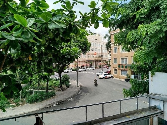Cho thuê tòa nhà góc 3 mặt tiền Hoàng Việt, P.4, Q. Tân Bình giá 600tr
