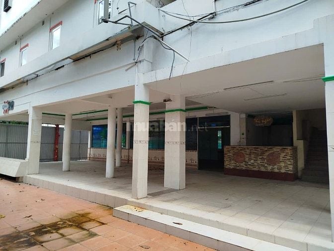 Cho thuê tòa nhà góc 3 mặt tiền Hoàng Việt, P.4, Q. Tân Bình giá 600tr