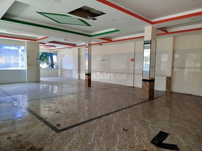 Cho thuê tòa nhà góc 3 mặt tiền Hoàng Việt, P.4, Q. Tân Bình giá 600tr