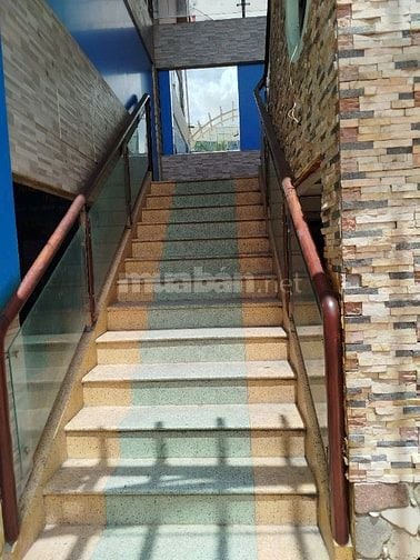 Cho thuê tòa nhà góc 3 mặt tiền Hoàng Việt, P.4, Q. Tân Bình giá 600tr