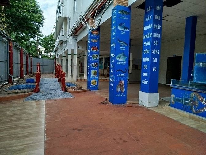 Cho thuê tòa nhà góc 3 mặt tiền Hoàng Việt, P.4, Q. Tân Bình giá 600tr