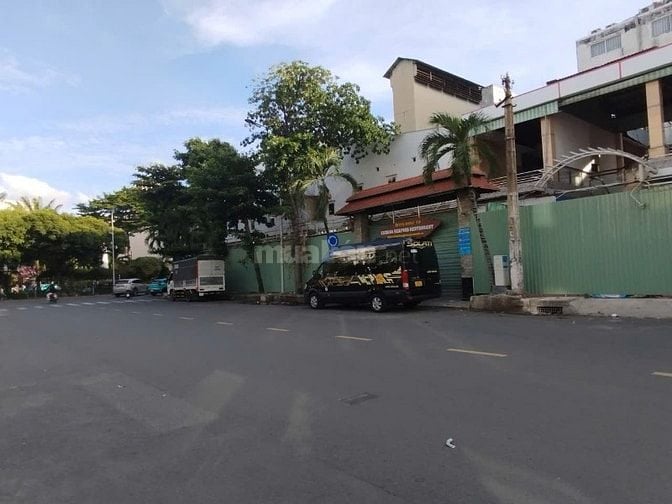 Cho thuê tòa nhà góc 3 mặt tiền Hoàng Việt, P.4, Q. Tân Bình giá 600tr