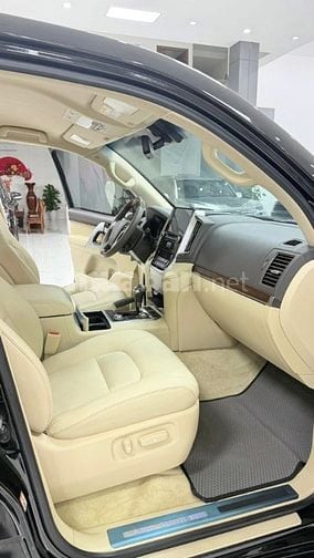 Bán Toyota Land Cruiser 4.6 V8 sản xuất 2016, chạy ít xe cực mới.