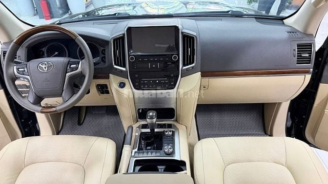 Bán Toyota Land Cruiser 4.6 V8 sản xuất 2016, chạy ít xe cực mới.