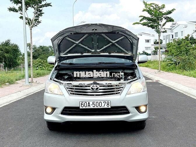 Toyota Innova 2013 2.0E - ghi bạc đẹp