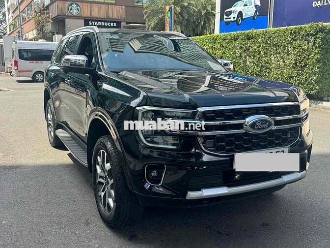 Ford Everest 2024 Titanium 2.0L 4x2 AT - 8000 km