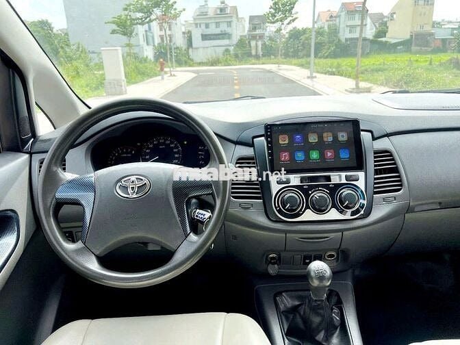 Toyota Innova 2013 2.0E - ghi bạc đẹp