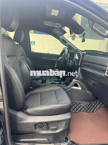 Ford Everest 2024 Titanium 2.0L 4x2 AT - 8000 km