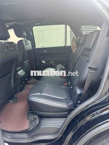 Ford Everest 2024 Titanium 2.0L 4x2 AT - 8000 km