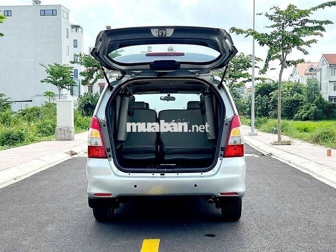 Toyota Innova 2013 2.0E - ghi bạc đẹp