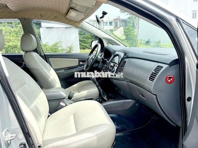 Toyota Innova 2013 2.0E - ghi bạc đẹp
