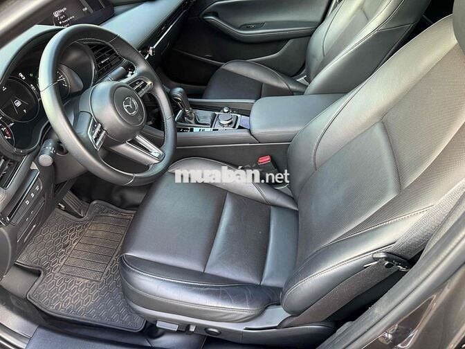 Mazda 3 2023 1.5L Luxury - 15000 Km