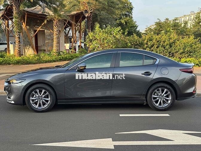Mazda 3 2023 1.5L Luxury - 15000 Km