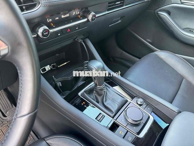 Mazda 3 2023 1.5L Luxury - 15000 Km
