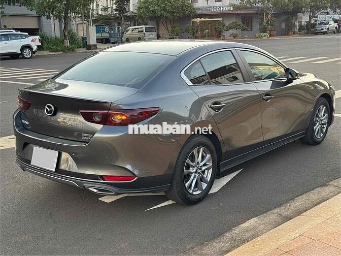 Mazda 3 2023 1.5L Luxury - 15000 Km
