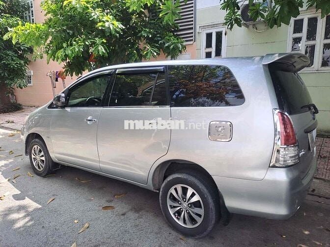Toyota Innova 2011 G - 346737 km