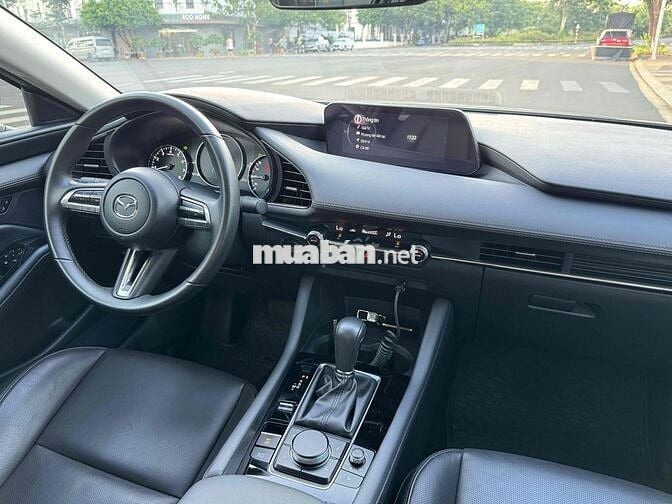 Mazda 3 2023 1.5L Luxury - 15000 Km