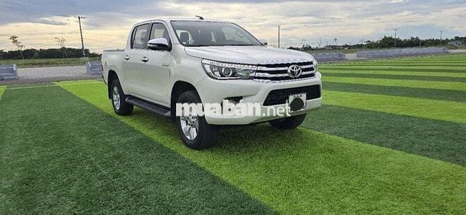 Bán Hilux 4×4 số tự động 2017