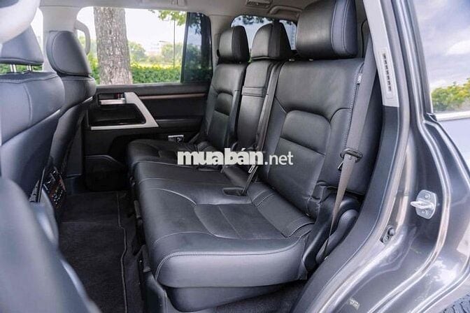 Toyota Land Cruiser 2019 cực mới