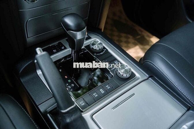 Toyota Land Cruiser 2019 cực mới