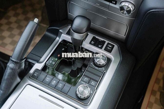 Toyota Land Cruiser 2019 cực mới