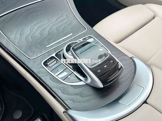 Mercedes C200 model 2019 - 48000km cá nhân biển SG