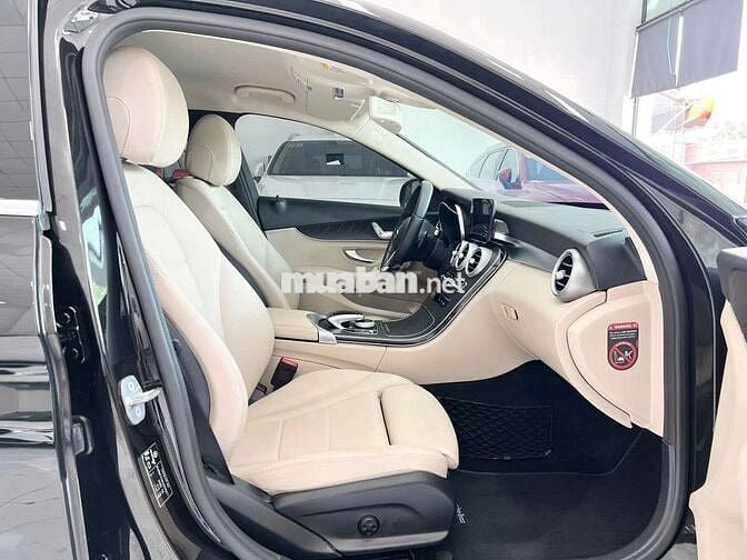 Mercedes C200 model 2019 - 48000km cá nhân biển SG