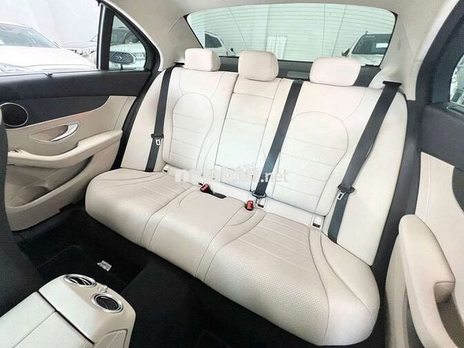 Mercedes C200 model 2019 - 48000km cá nhân biển SG