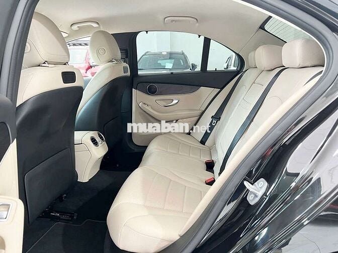 Mercedes C200 model 2019 - 48000km cá nhân biển SG
