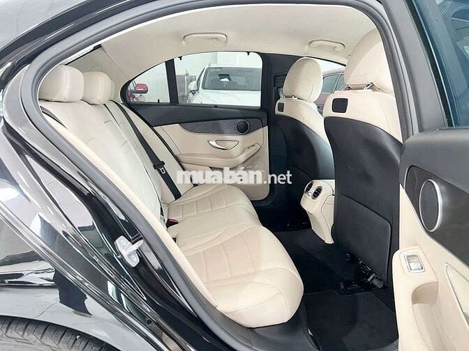 Mercedes C200 model 2019 - 48000km cá nhân biển SG
