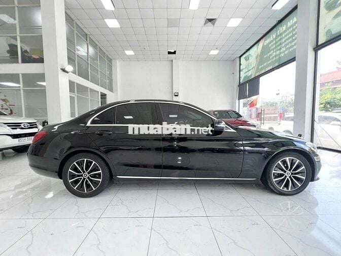 Mercedes C200 model 2019 - 48000km cá nhân biển SG