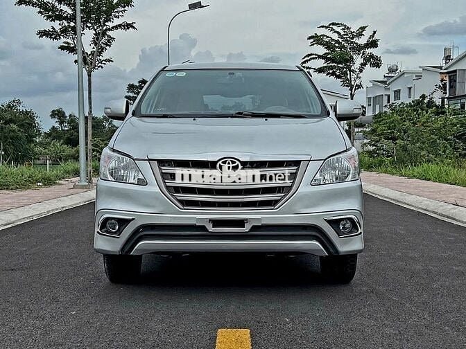 Toyota Innova 2015 E - ghi bạc đẹp