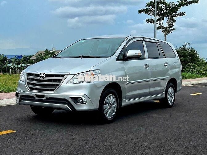 Toyota Innova 2015 E - ghi bạc đẹp