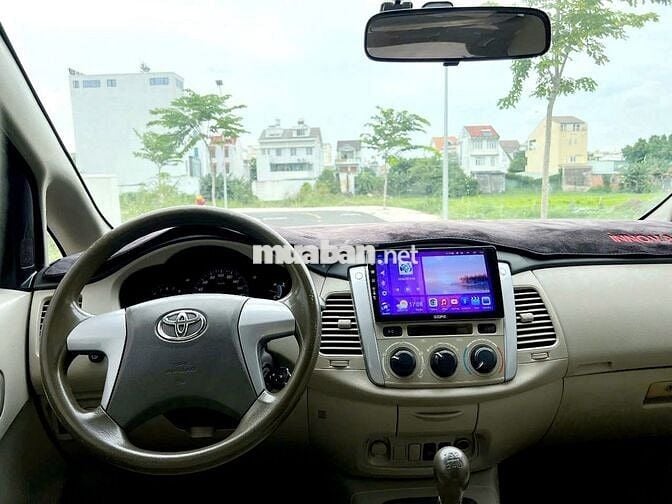 Toyota Innova 2015 E - ghi bạc đẹp