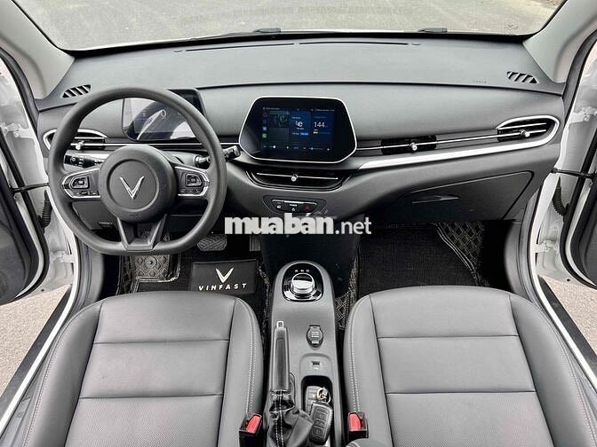 VF5 Plus 2023 - 14000 km mua pin xe đẹp keng