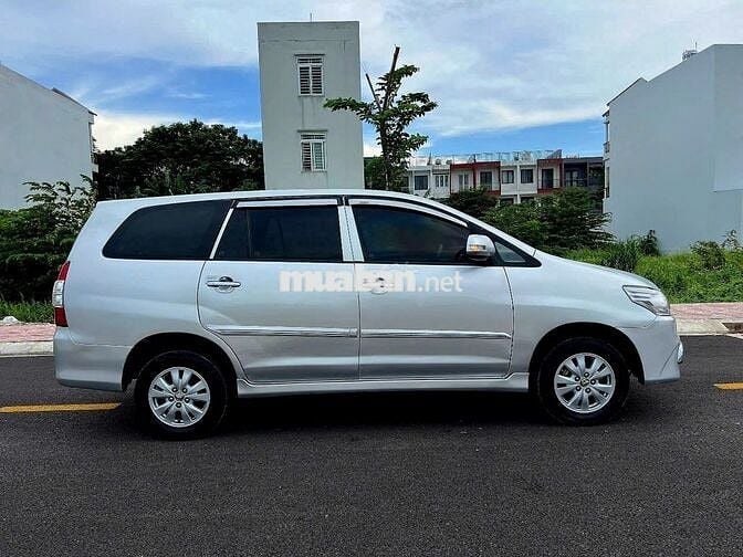Toyota Innova 2015 E - ghi bạc đẹp