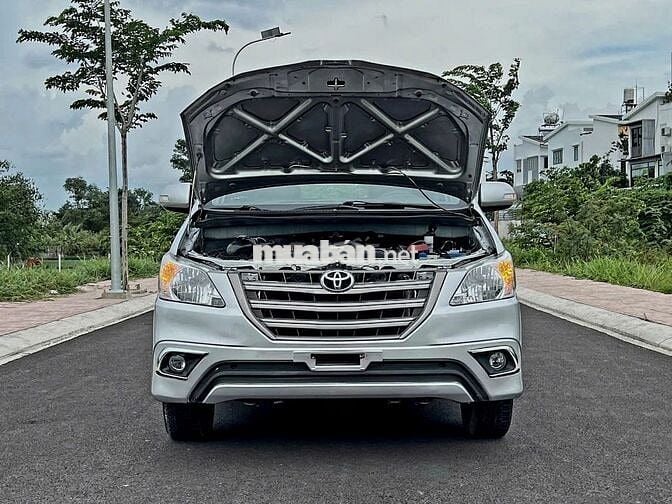 Toyota Innova 2015 E - ghi bạc đẹp