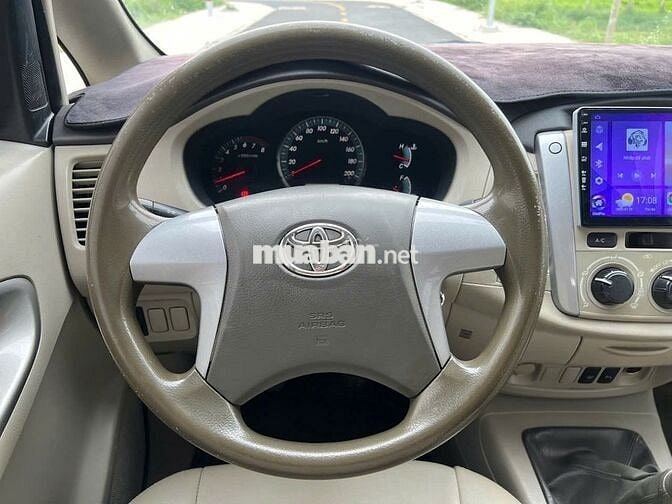 Toyota Innova 2015 E - ghi bạc đẹp