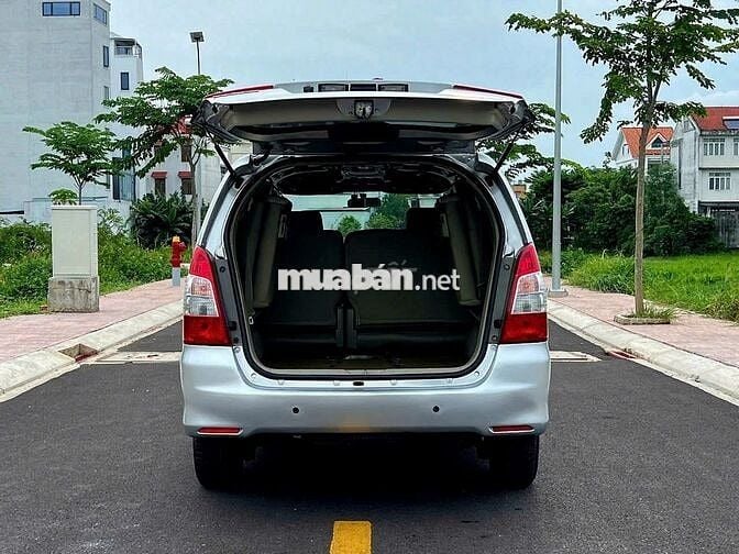 Toyota Innova 2015 E - ghi bạc đẹp