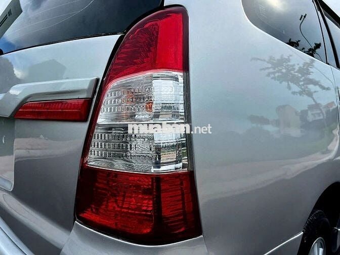 Toyota Innova 2015 E - ghi bạc đẹp