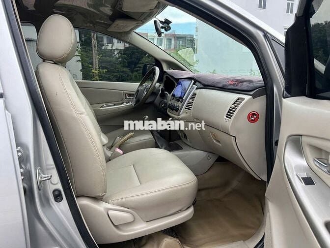 Toyota Innova 2015 E - ghi bạc đẹp