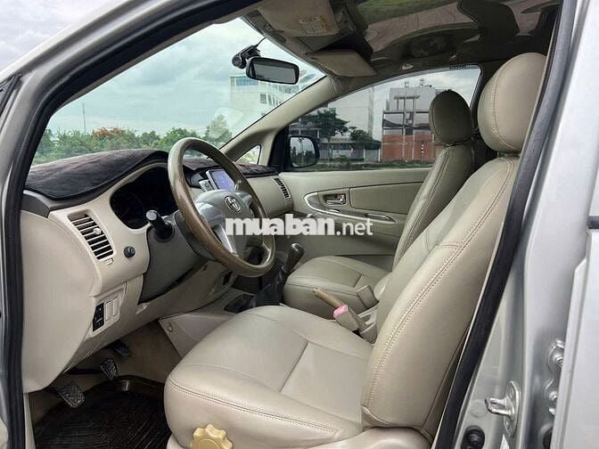 Toyota Innova 2015 E - ghi bạc đẹp