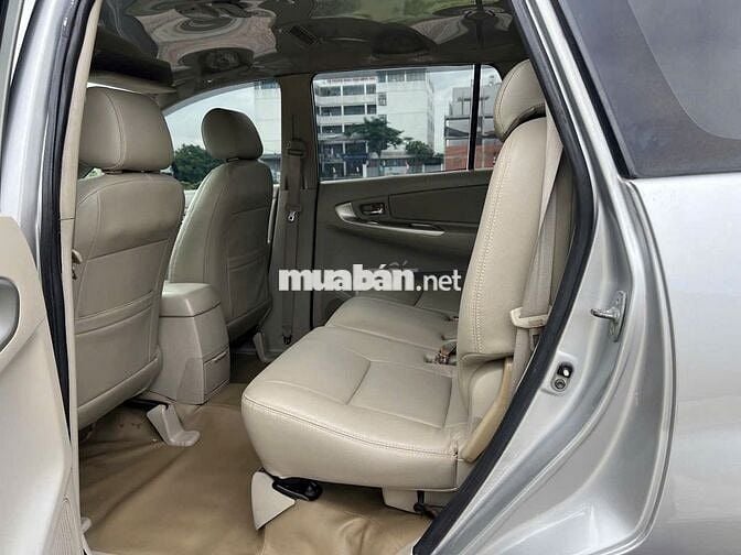 Toyota Innova 2015 E - ghi bạc đẹp
