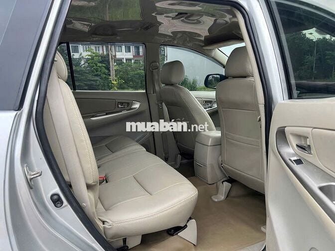 Toyota Innova 2015 E - ghi bạc đẹp