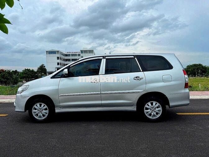 Toyota Innova 2015 E - ghi bạc đẹp
