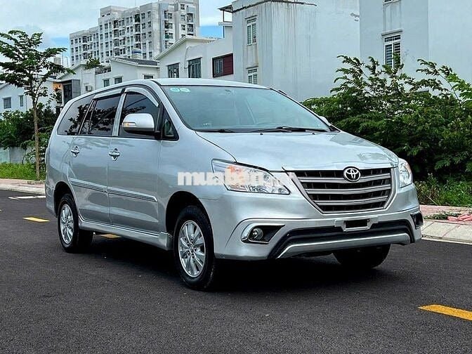 Toyota Innova 2015 E - ghi bạc đẹp