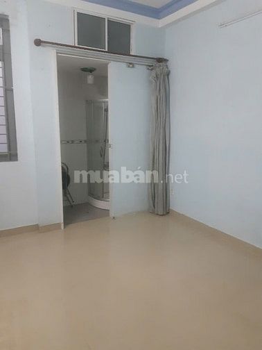Cho thuê nhà nguyên căn trệt + 2 lầu, 3 phòng ngủ, hẻm rộng,an ninh!