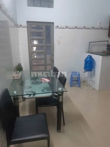 Cho thuê nhà nguyên căn trệt + 2 lầu, 3 phòng ngủ, hẻm rộng,an ninh!