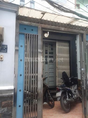 Cho thuê nhà nguyên căn trệt + 2 lầu, 3 phòng ngủ, hẻm rộng,an ninh!