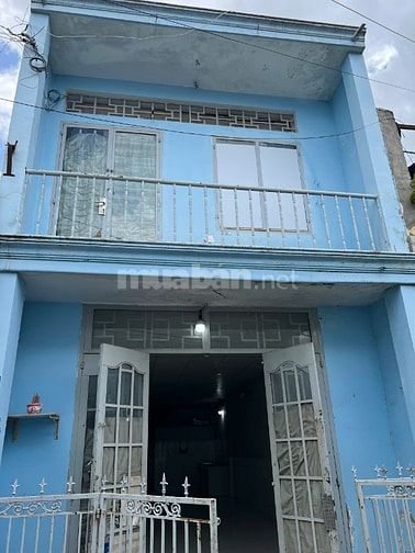 Nhà bán 1 trệt 1 lầu, sổ riêng mới 2025, đối diện chợ đầu mối Hóc Môn